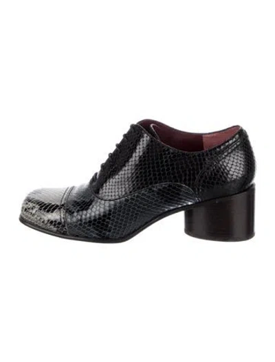 Pre-owned Marc Jacobs Embossed Leather Pumps In Black