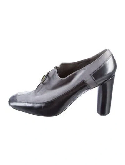 Pre-owned Marc Jacobs Leather Pumps In Gray