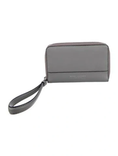 Pre-owned Marc Jacobs Leather Wristlet In Grey