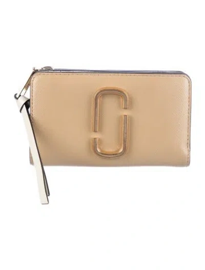 Pre-owned Marc Jacobs Leather Wristlet In Neutral