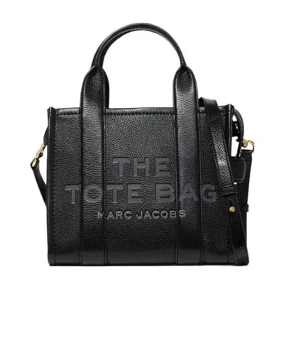 Marc Jacobs Logo Embossed Shoulder Bag In Black