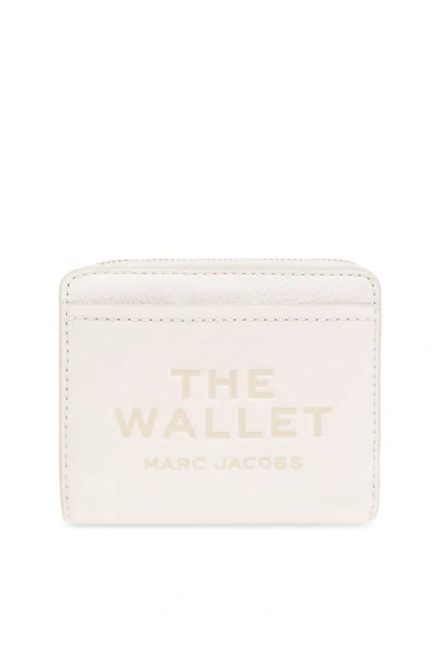 Marc Jacobs Logo Printed Zipped Mini Compact Wallet In White