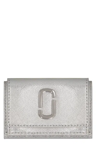 Marc Jacobs Mini Snapshot Leather Wallet In Silver