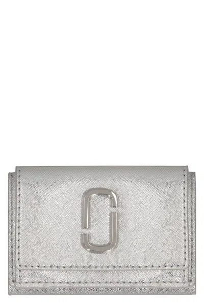 Marc Jacobs Mini Snapshot Leather Wallet In Silver