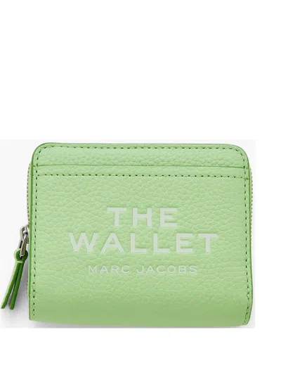 Marc Jacobs Textured Leather Compact Mini Wallet In Green