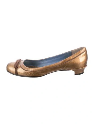 Pre-owned Marc Jacobs Patent Leather Bow Accents Pumps In Gold/metallic