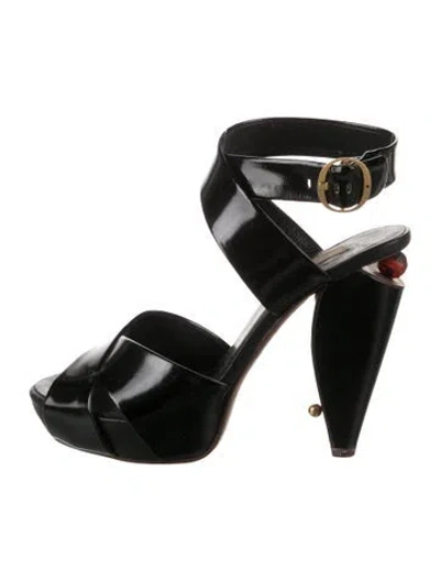 Pre-owned Marc Jacobs Patent Leather Pumps In Black