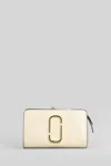 Marc Jacobs The Compact Wallet Wallet In Beige Leather In Sand