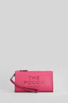 Marc Jacobs The Pouch Clutch In Fuxia Leather In Pink