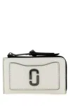 Marc Jacobs White Leather Utility Snapshot Wallet In Gray
