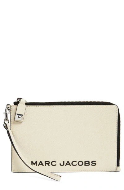 Marc Jacobs Zip Around Wristlet Card Case In Marshmallow