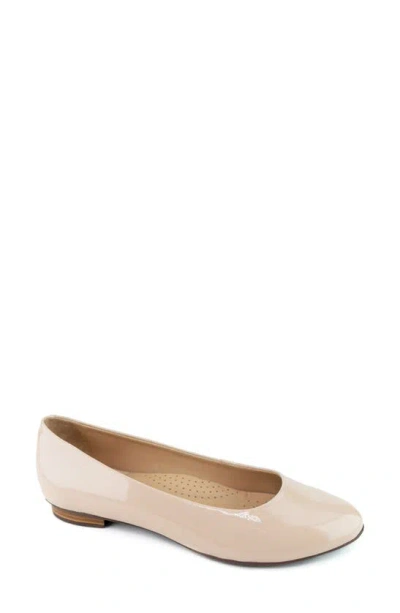 Marc Joseph New York Ferris Flat In Beige Patent