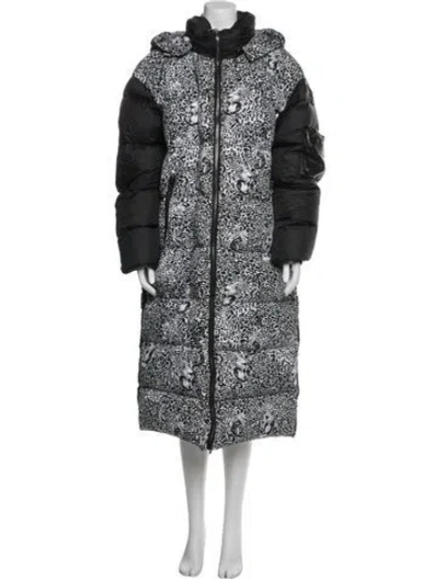 Pre-owned Marcell Von Berlin Down Coat In Black