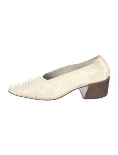 Pre-owned Mari Giudicelli Leather Flats In Neutral