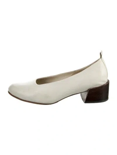 Pre-owned Mari Giudicelli Leather Pumps In Neutral
