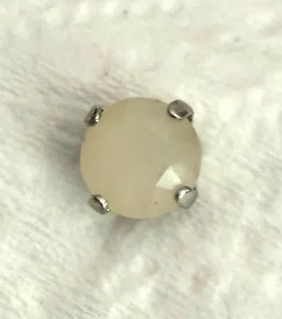 Mariana Women's Studs Earrings In White In Metallic