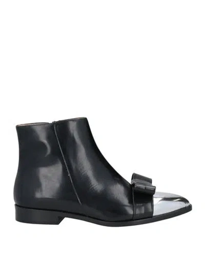 Marie Marí Woman Ankle Boots Black Size 7 Leather