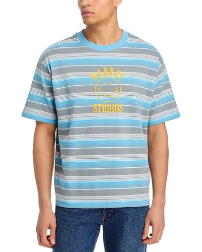MARKET SMILEY LOCKUP STRIPED GRAPHIC LOGO TEE