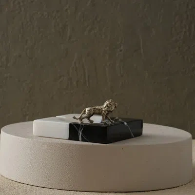 Marleth Square Ashtray With Lion Design In White;black;silver
