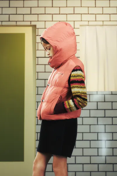 Marni Gilet Imbottito Con Cappuccio E Logo In Pink