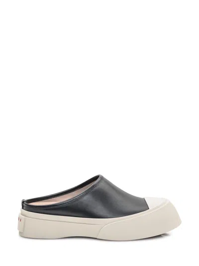 Marni Closed Toe Platform Sneakers With Contrasting Sole In Black