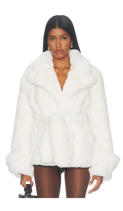 Marrknull Scarf Faux Fur  자켓 In White