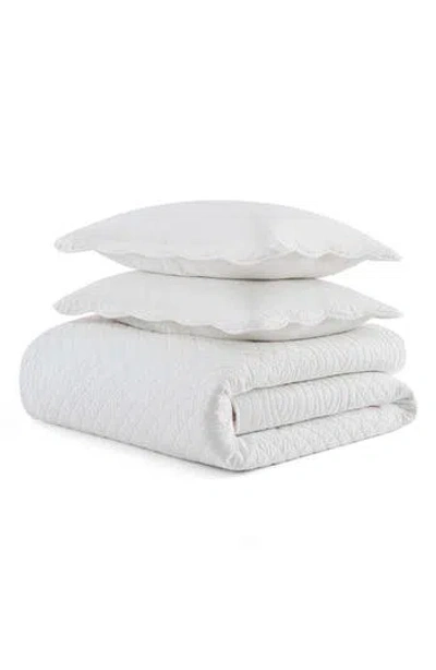 Martha Stewart Vintage Scallop Cotton Percale Quilt