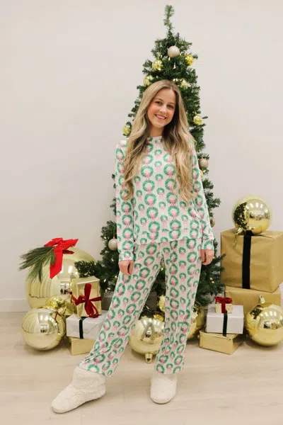 Mary Square Annie Rosy Wreaths Holiday Pajama Set In Deck The Halls In Multi