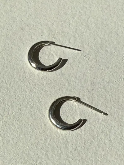 Maslo Jewelry Women's Medium Classic Hoop Earrings In Silver In Metallic