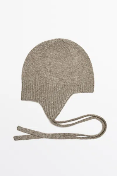 Massimo Dutti Berretto Con Allacciatura In 100% Cashmere In Lavato