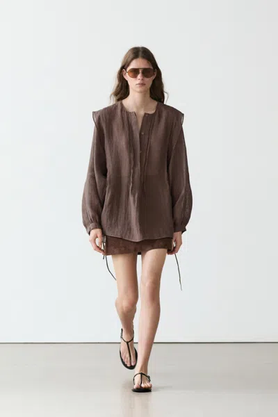Massimo Dutti Blusa Fluida Oversize Com Pormenor De Folhos De Linho In Brown