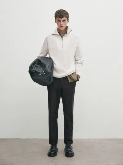 Massimo Dutti Kombinierter Strickpullover Mit Stehkragen Und Reissverschluss In Gebrochen Weiss