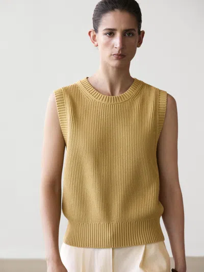 Massimo Dutti Veste Sans Manches En Maille De Coton À Col Rond In Yellow