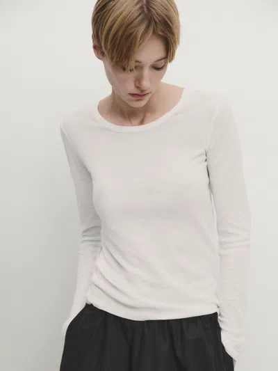 Massimo Dutti Rippstrick-t-shirt Aus Baumwolle Mit Rundausschnitt In Gebrochen Weiss