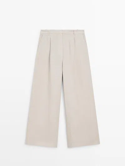 Massimo Dutti Pantalón Capri Detalle Pinzas Lino In Neutral