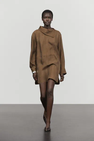 Massimo Dutti Robe Courte Fluide À Col Asymétrique In Marron
