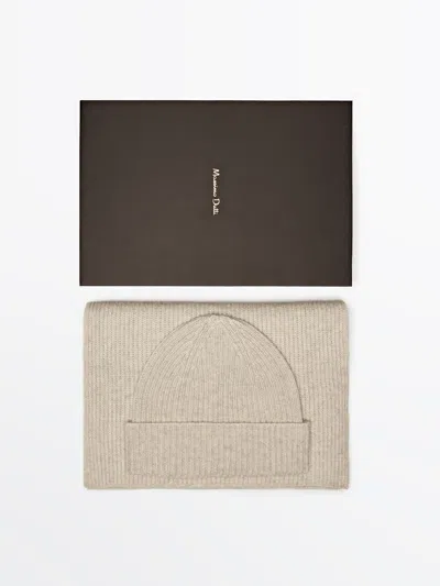 Massimo Dutti Set Aus Schal Und Mütze Im Rippenstrick Aus Reinem Kaschmir In Pearl Grey
