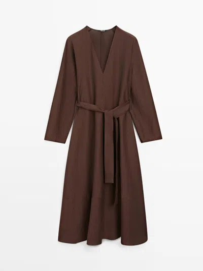 Massimo Dutti Vestido Midi Fluido Cinturón Con Lino In Brown