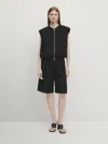 Massimo Dutti Voluminous Studded Buttoned Vest With Gathering In Schwarz
