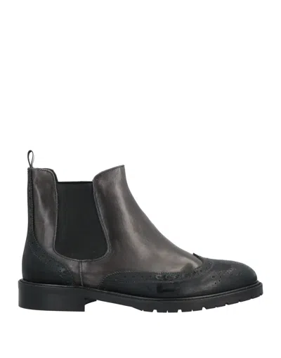 Mat:20 Ankle Boots In Steel Grey