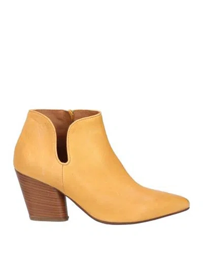 Mat:20 Woman Ankle Boots Yellow Size 8 Leather