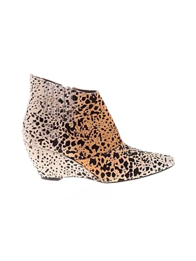 Pre-owned Matisse Ankle Boots In Ivory