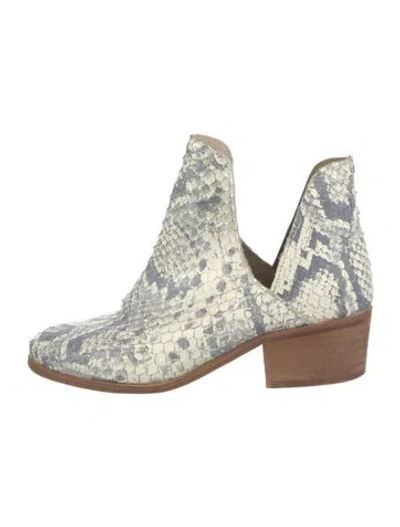 Pre-owned Matisse Coconuts By  Embossed Leather Boots In White