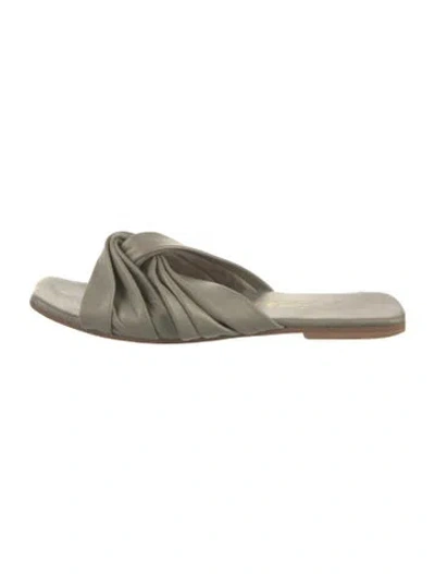 Pre-owned Matisse Leather Slides In Green