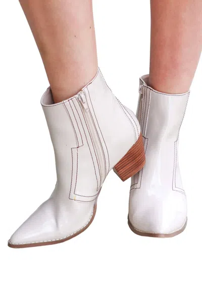 Matisse Liza Ankle Bootie Boots In Ivory In White