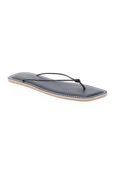 Matisse Ray Thong Sandals In Black