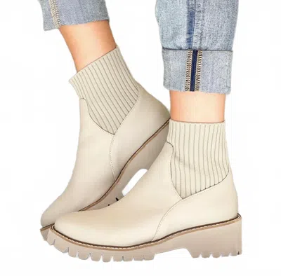 Matisse Women's Blaire Boots In Taupe In White
