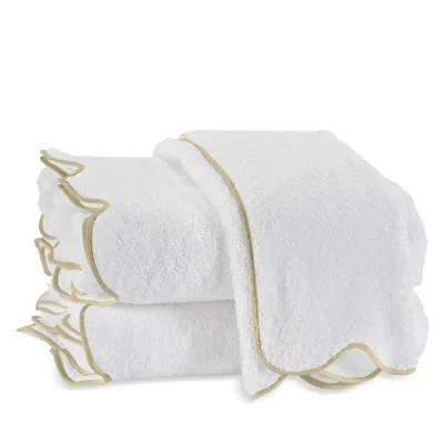 Matouk Cairo Scallop Guest Towel In White