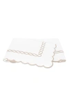 Matouk Classic Chain Scallop 600 Thread Count Flat Sheet In Dune