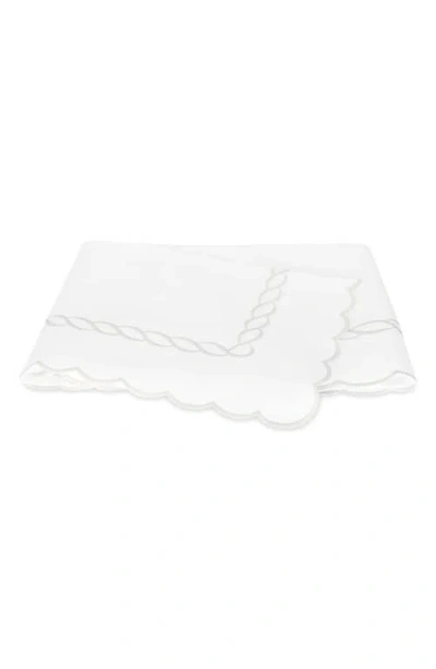 Matouk Classic Chain Scallop 600 Thread Count Flat Sheet In White